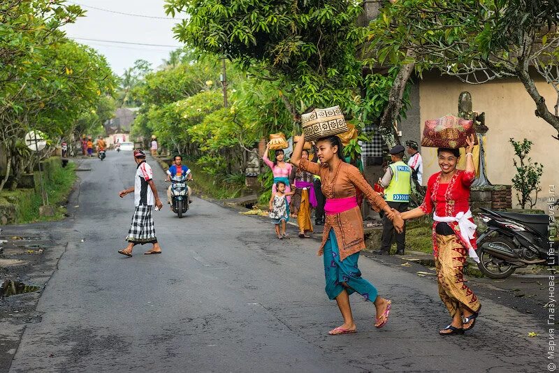 Бали улицы. Жители острова Бали. Бали местные жители. Бали люди. Жители Бали фото.