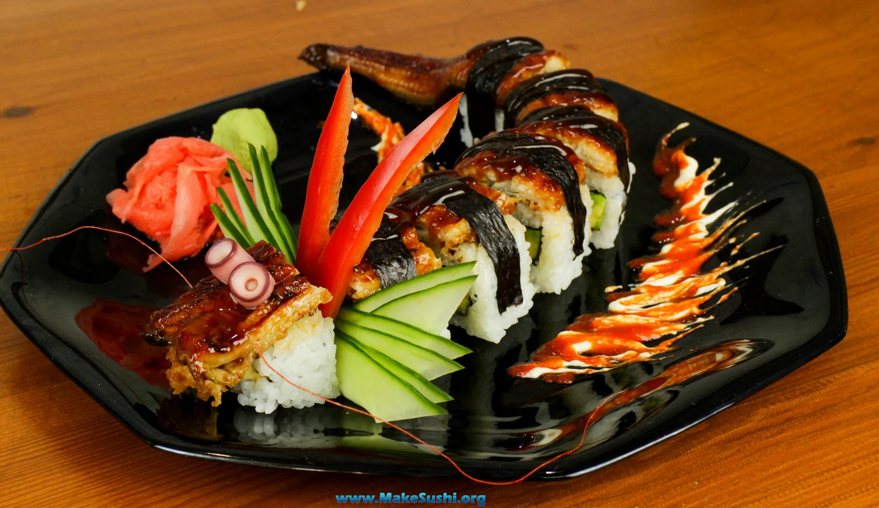 Как приготовить угря. Dragon roll sushi. суши дракон из угря. ролл дракон с угрем. дракон суши роллы.
