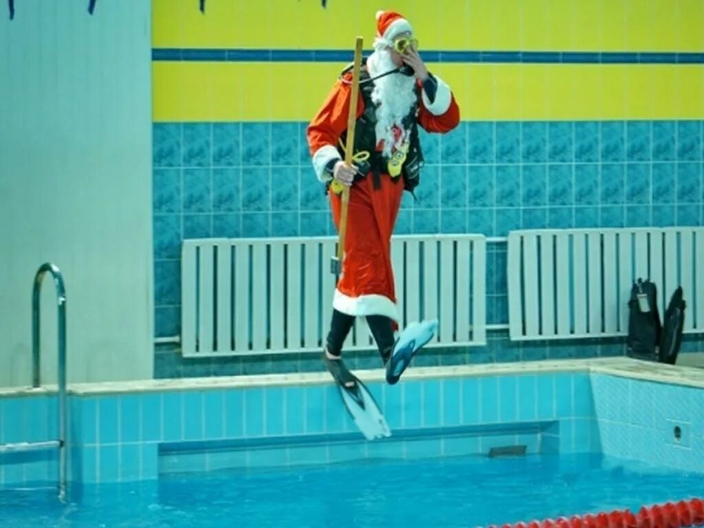 с наступающим новым годом тренеру по плаванию. с наступающим новым годом тренеру по плаванию. советские плакаты плавание. с наступающим новым годом тренеру по плаванию. пловец рисунок.