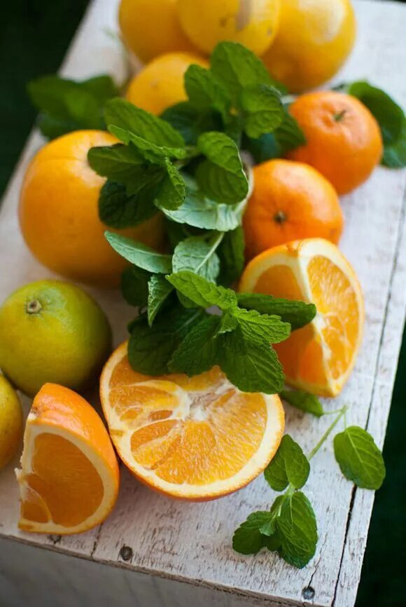 Апельсин мандарин грейпфрут. Цитрусовые фрукты мандарин апельсином. Цитрус мевалар. Цитрусы и мята. Лайм базилик мандарин