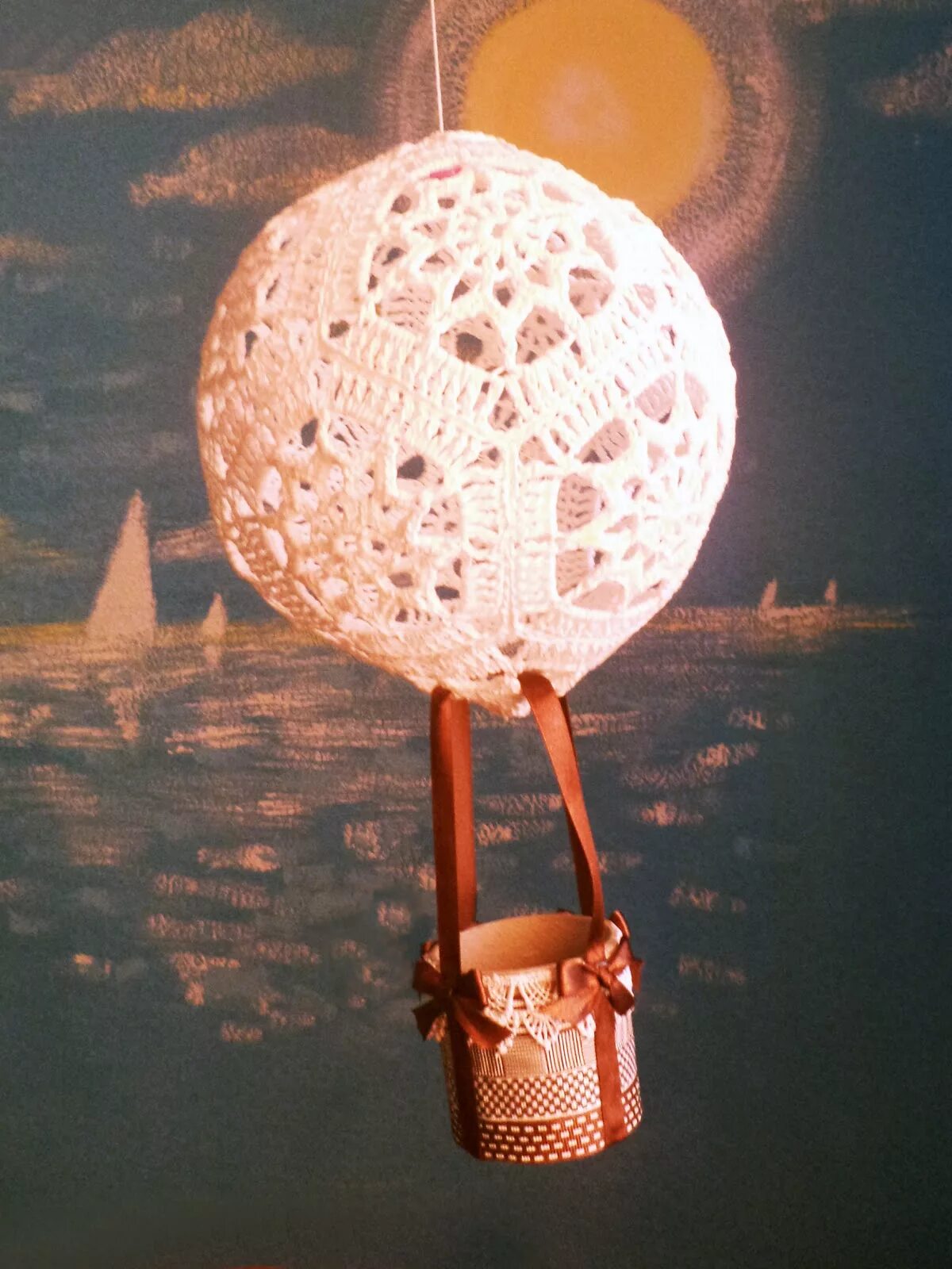 Воздушный шарик крючком. Воздушный шар вязаный крючком. маленький воздушный шар крючком. монгольфьер крючком.