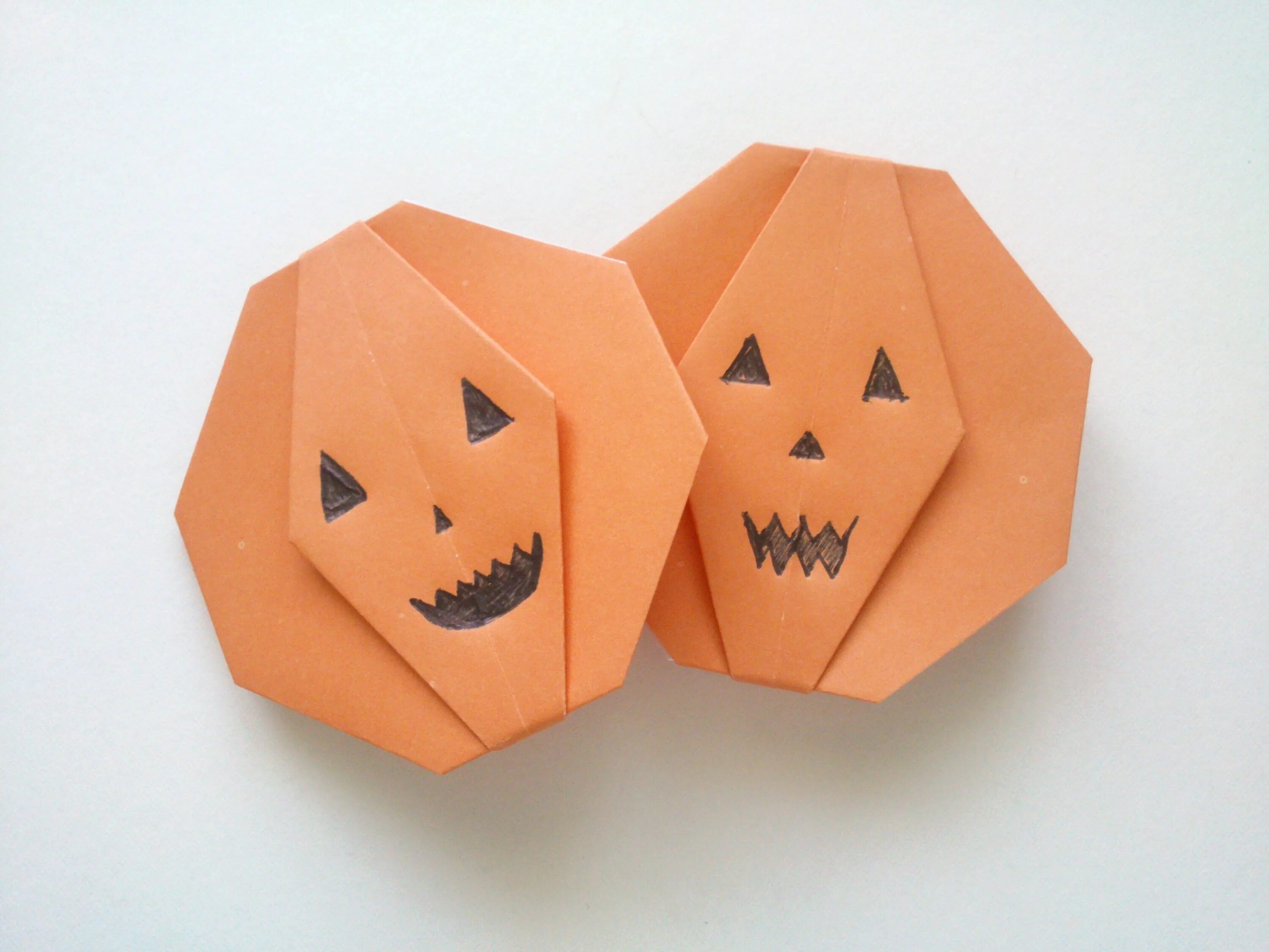 Оригами для хэллоуина. Оригами на хэллоуин. Halloween origami. Оригами на хэллоуин. Поделки на хэллоуин из бумаги.