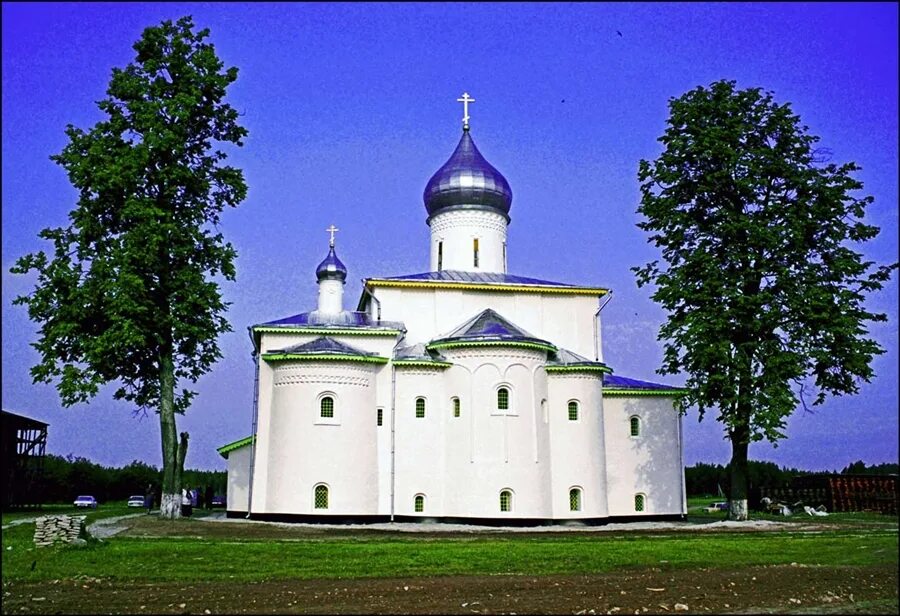 Иоанно-Богословский Крыпецкий монастырь. Сыроварня Савво-Крыпецкий мужской монастырь. Крыпецкий монастырь вечером фото.