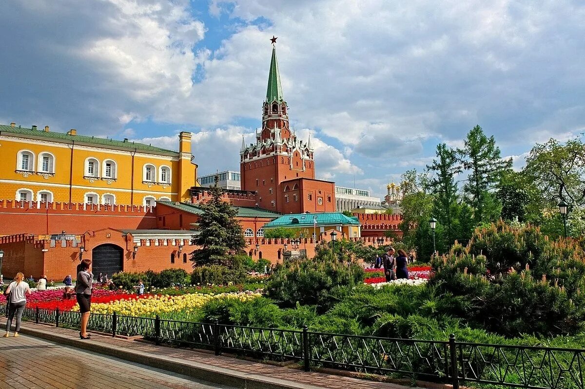Московский Кремль Александровский сад. Александровский парк Москва. Красная площадь Александровский сад. Кремль красная площадь Александровский сад