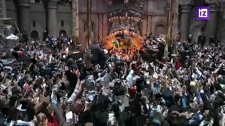 Восхождение благодатного огня в иерусалиме. Момент схождения благодатного огня видео. Пасха ульяновск благодатный огонь из иерусалима. Момент схождения благодатного огня. Схождение благодатного огня в иерусалиме.