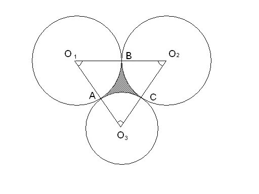 Начертить три окружности. Площадь между 3 окружностями. Три окружности попарно касаются друг друга. Фигура между двумя окружностями. Три окружности плеча.