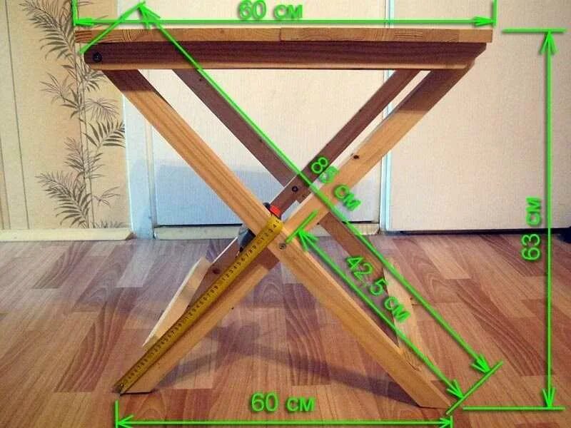 Самодельный складной стол. Стол складной деревянный. Походный столик из дерева. Раскладной столик из дерева. Самодельные ножки