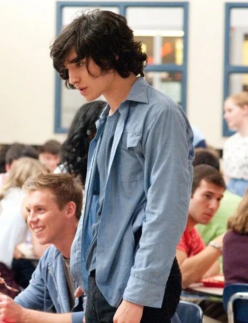 Тихоня аниме. Чарли логан лерман. Фильм с эммой уотсон и логан лерман. Логан лерман хорошо быть тихоней. Эзра миллер хорошо быть тихоней.