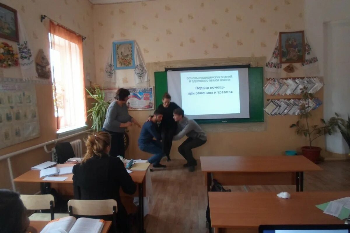 Веселовское новосибирская область. Мбоу веселовская сош. Веселовская средняя общеобразовательная школа. Сайт веселовской школы судак. Веселовская средняя общеобразовательная школа.