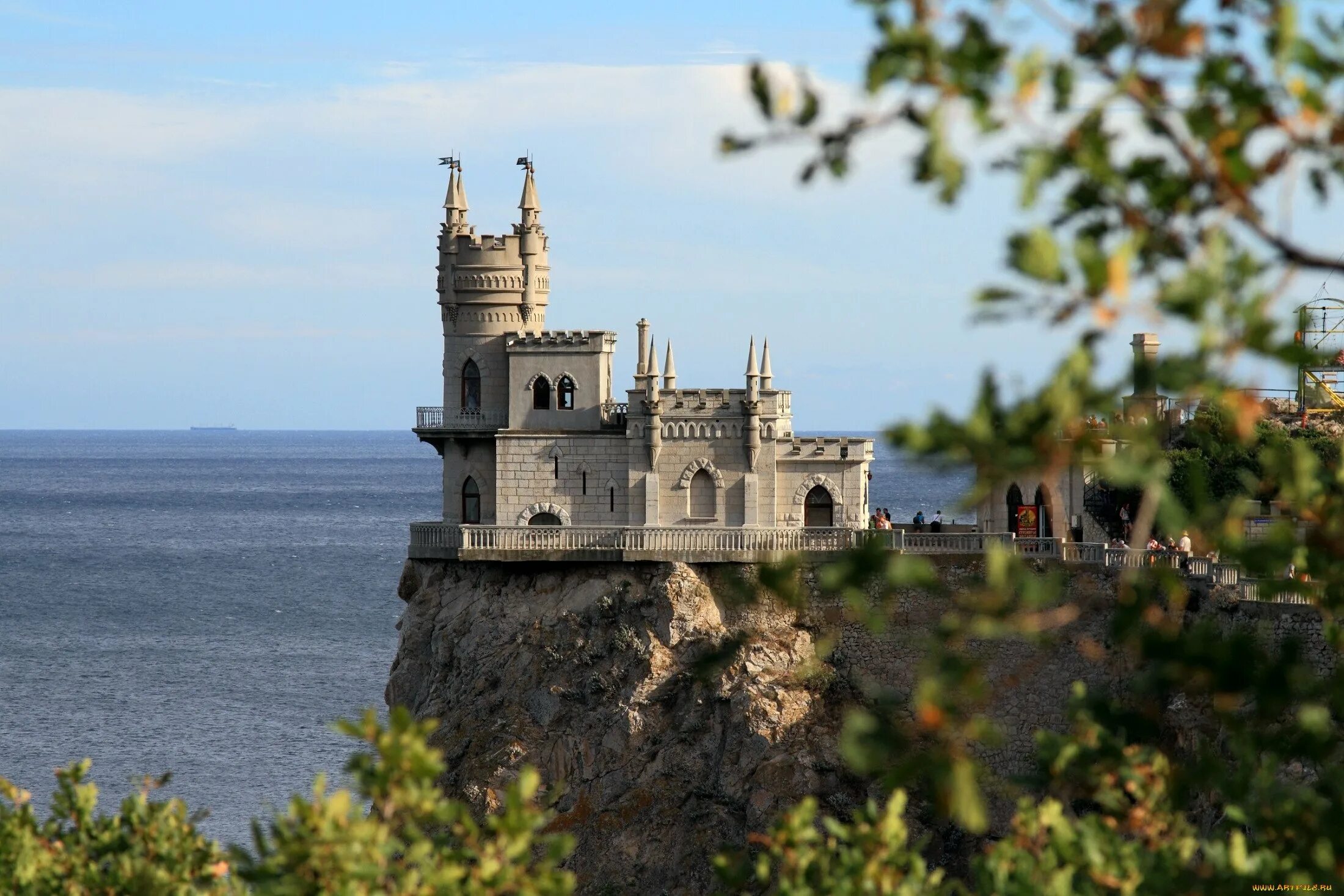 Ласточкино населенный пункт. Крым ялта ласточкино гнездо. замок «ласточкино гнездо» ялта, крым. крымский дворец ласточкино гнездо. дворцы ласточкино гнездо ялта.