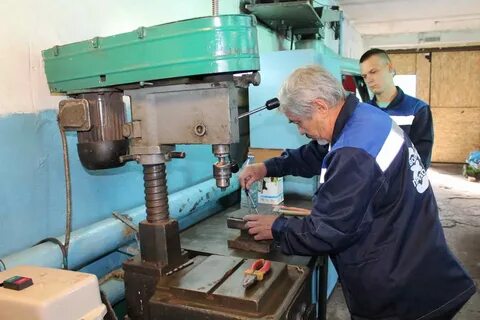 Есть день слесаря