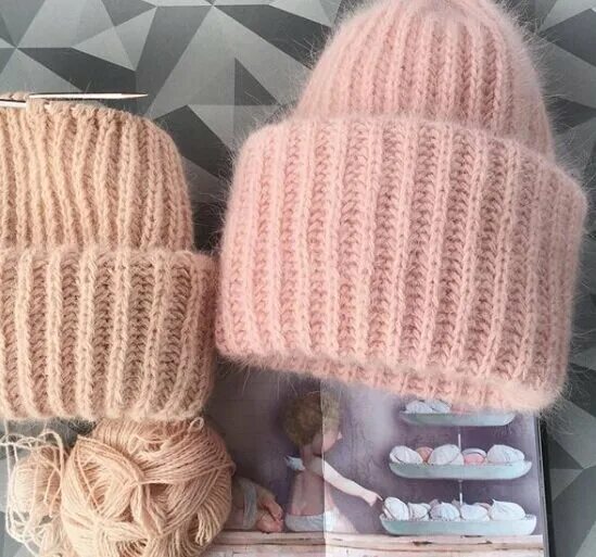 шапка бини резинкой 2х2. резинка спицами для шапки с отворотом. шапка связанная резинкой. шапка бини польской резинкой. шапка английской резинкой с отворотом.