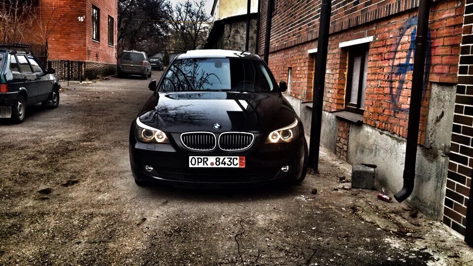 BMW e60 глазки. БМВ м5 е60 глазки. BMW 5 e60 черная. BMW f10 глазки.