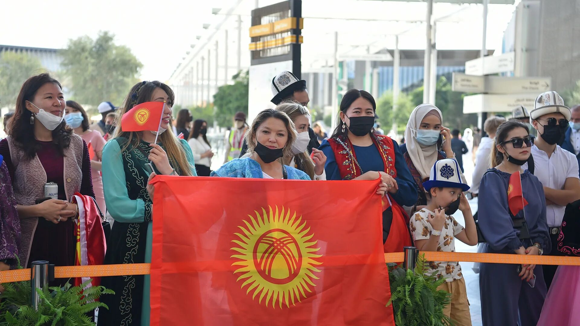 Какой сегодня праздник в киргизии. Павильон кыргызстана на expo 2025. праздники кыргызстана. 1 мая праздник кыргызстан. 5 мая праздник в кыргызстане.
