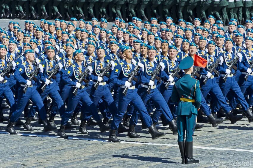 Войска ВКС на параде Победы в Москве. Летчики на параде. Парадная форма разных войск. Военные в синей форме.