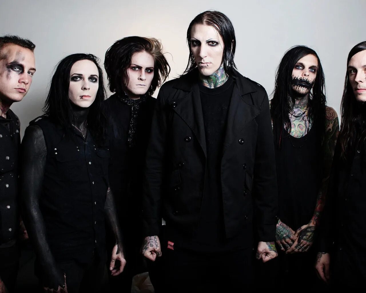 Motionless in white code. Группа motionless in white. motionless in white басист.