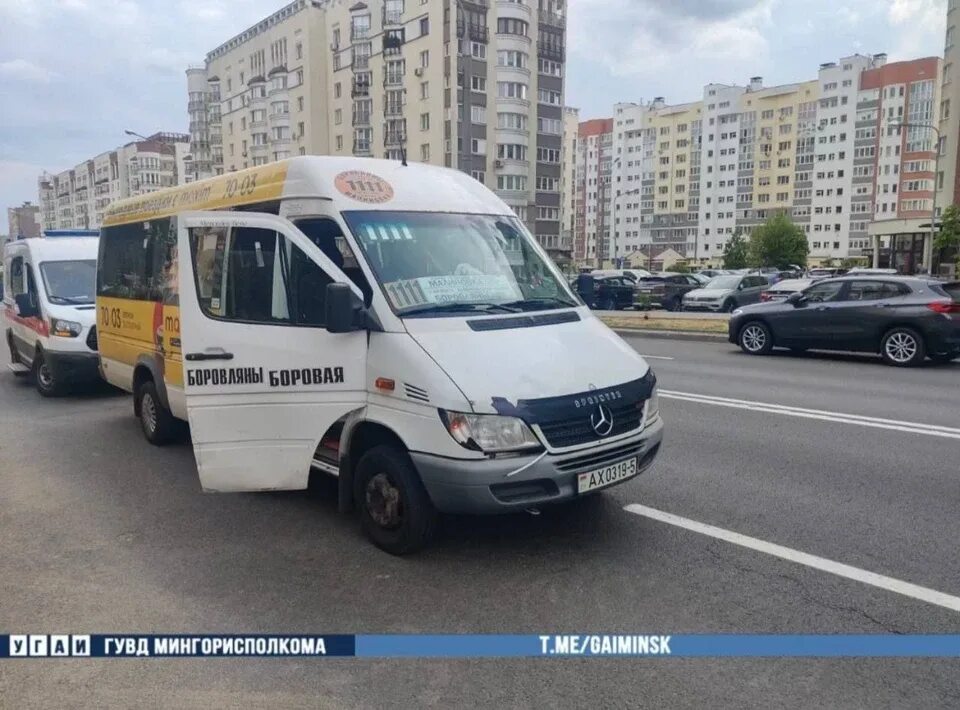 Вороново маршрутки. Автобусные остановки минска. Маршрутное такси мерседес. Атлас вороново минск. Атлас маршрутка.