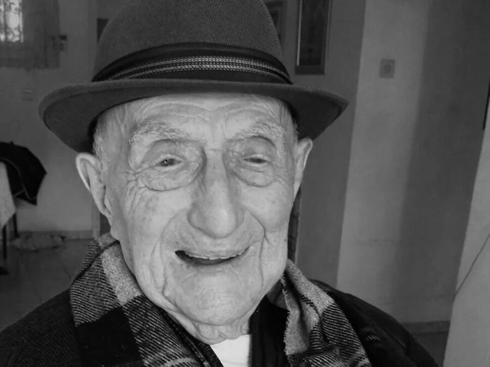 Умер старейший мужчина в мире. Исраэль Криштал. Самый старый мужчина в мире. Самый старый мужчина на земле.