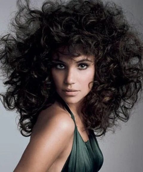 Вьющиеся волосы фото Coupes de cheveux, sublimez vos boucles Haircuts for curly hair, Curly hair styl