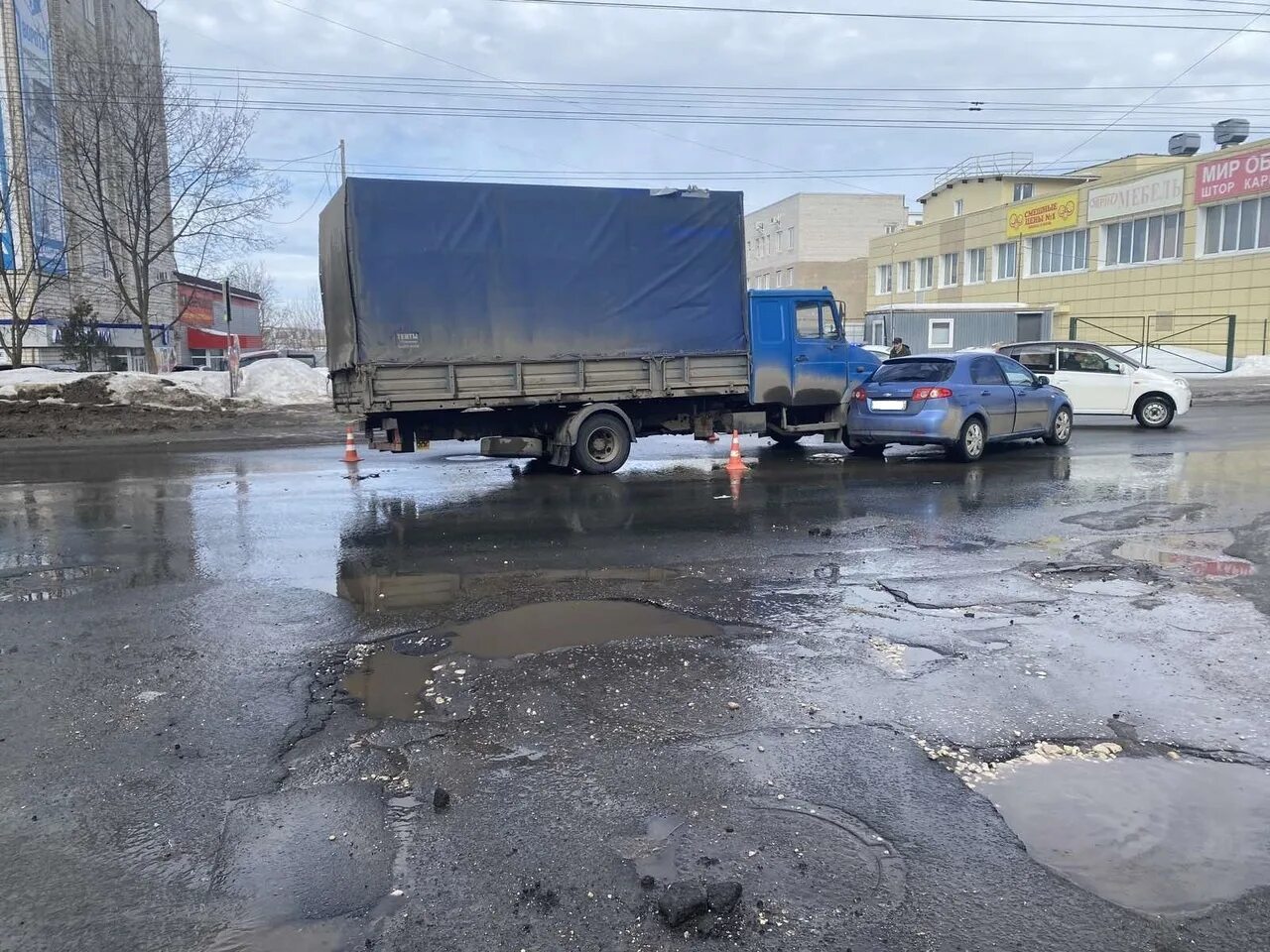 Из города выехал грузовик