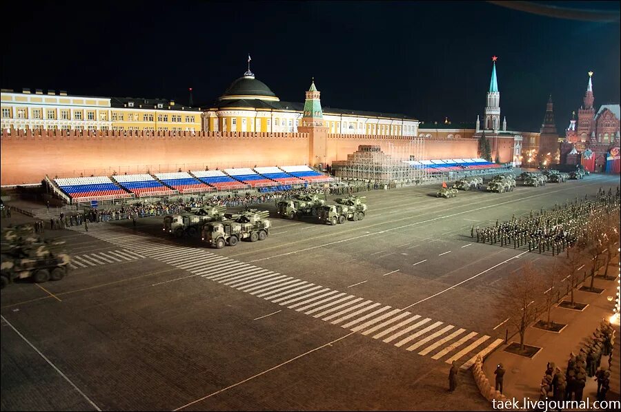 лучшее в россии. новогодний салют в москве 2022. салют флаг россии. выпуск офицеров мввку. это и есть моя страна.