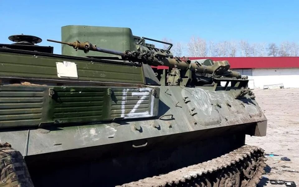 Русский танк с буквой z. Российская техника z. Рсзо бм-27. Z техники это. Бтр-82а на донбассе.