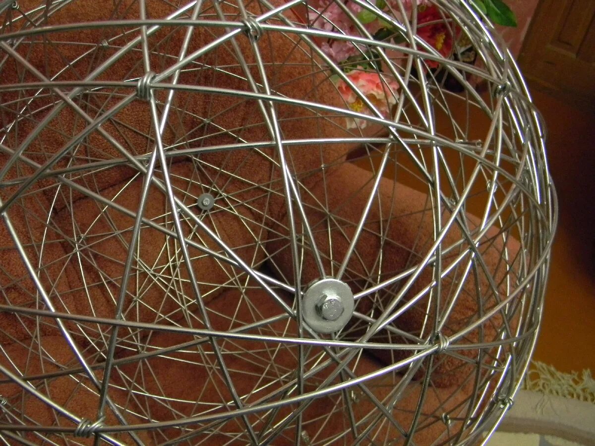 Как сделать шарик из проволоки. Шар из металлических прутьев. металлические шары из проволоки. шар из железных прутьев. каркас шара из проволоки.