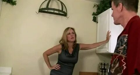 Задрал Платье Мачехи 