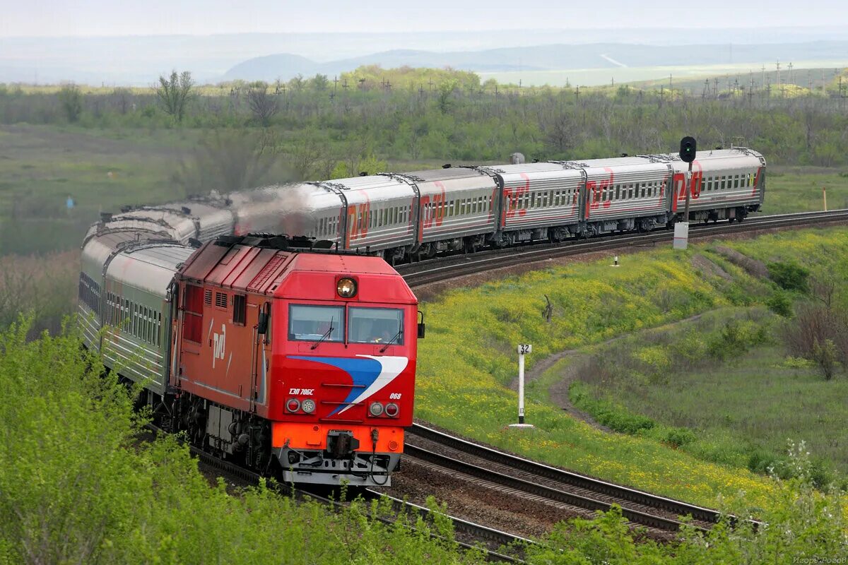 Поезда песни железной дороги. Пассажирский тепловоз тэп70. Поезд тэп70бс. Тэп70 тепловоз товарняк. Локомотив тэп70бс.