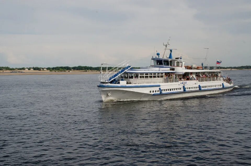Теплоходы волгоград культбаза. Пароход волгоград культбаза. Культбаза волгоград пляж. Водный трамвайчик волгоград. Речной вокзал волгоград культбаза.