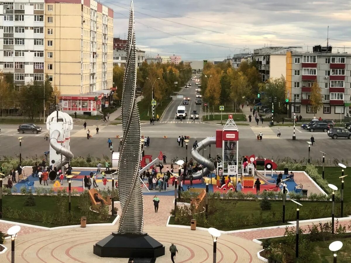 Сайт г усинска. Усинск площадь. Усинск площадка Лукойл. Площадь у администрации города аллея Усинск. Усинск фотографии.