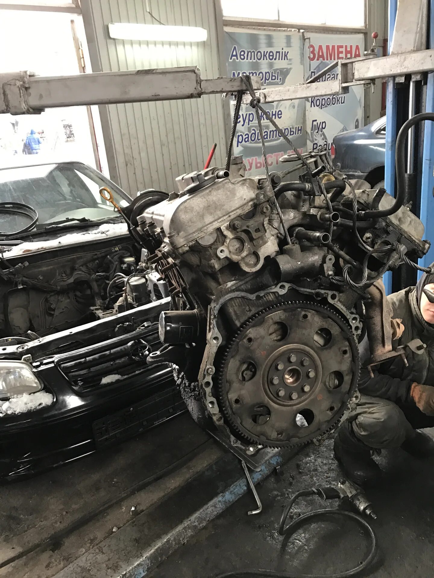 Как снять двигатель тойота камри 40 Ausbaukontrolle und Einbau eines Anlassers Toyota Camry