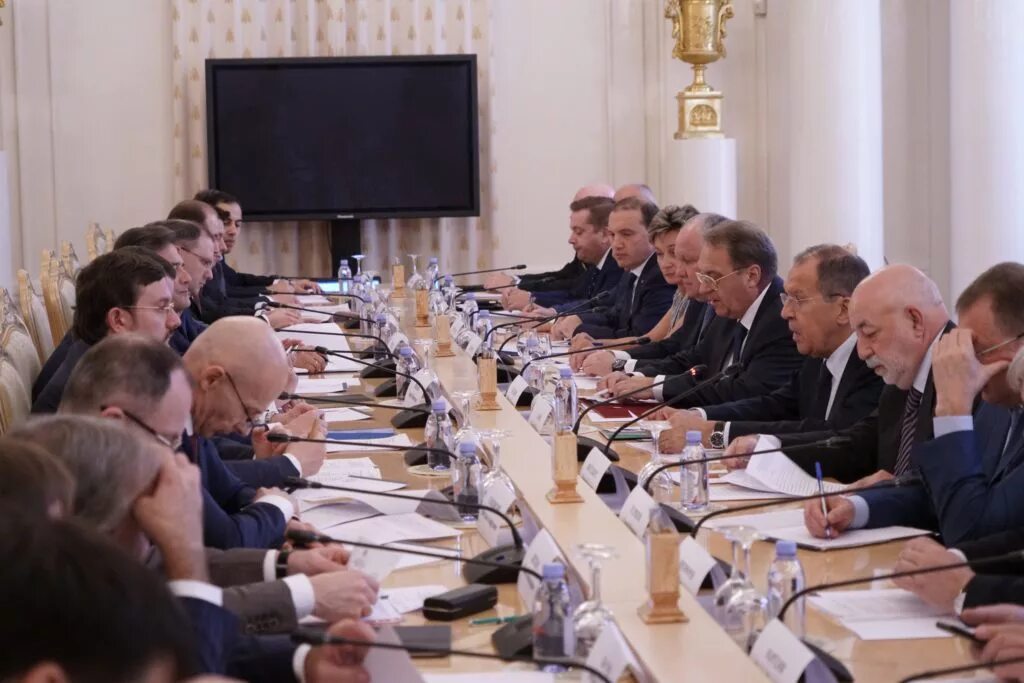 Реформа юстиции молдова. Путин и мишустин приколы. Мишустин на заседании правительства. Правительство россии фото. Дипломатия переговоры.