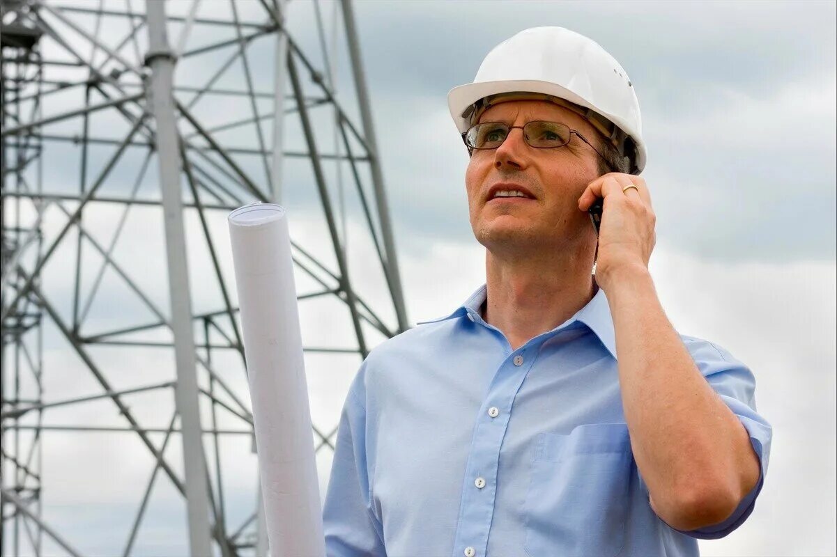 инженер энергетик. Skilled worker. инженер. энергетики в касках. работа гл инженером.