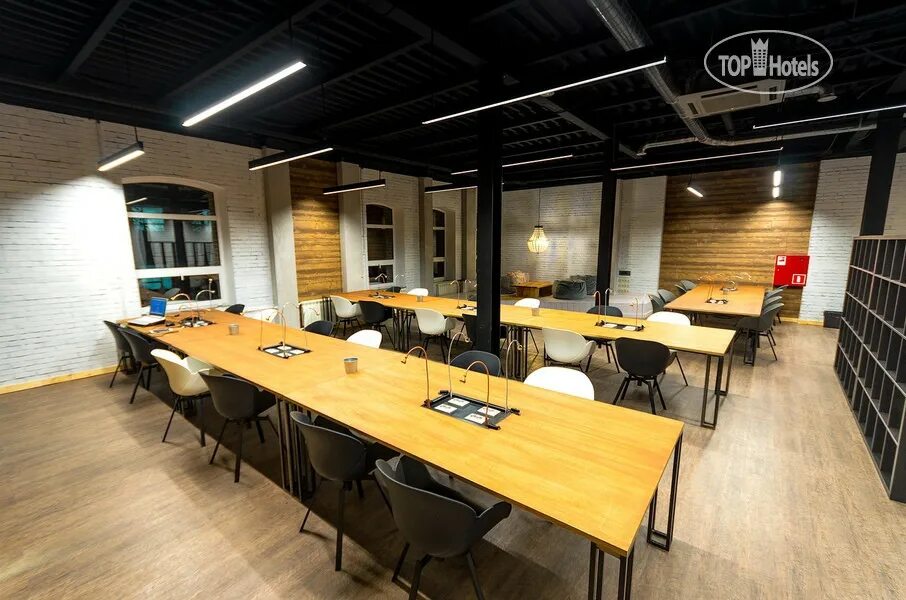 Офисы в стиле agile. Дерево хостел на павелецкой. Дерево коворкинг хостел москва. Коворкинг дербеневская набережная. Коворкинг офисы москва.