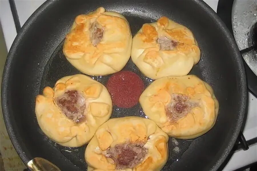 Сары бурма. Мясной пирог с фаршем в духовке. Тесто с мясом фаршем. Тесто с мясом фаршем. Тесто с мясом фаршем.