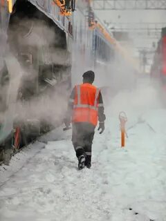 Он сегодня приедет