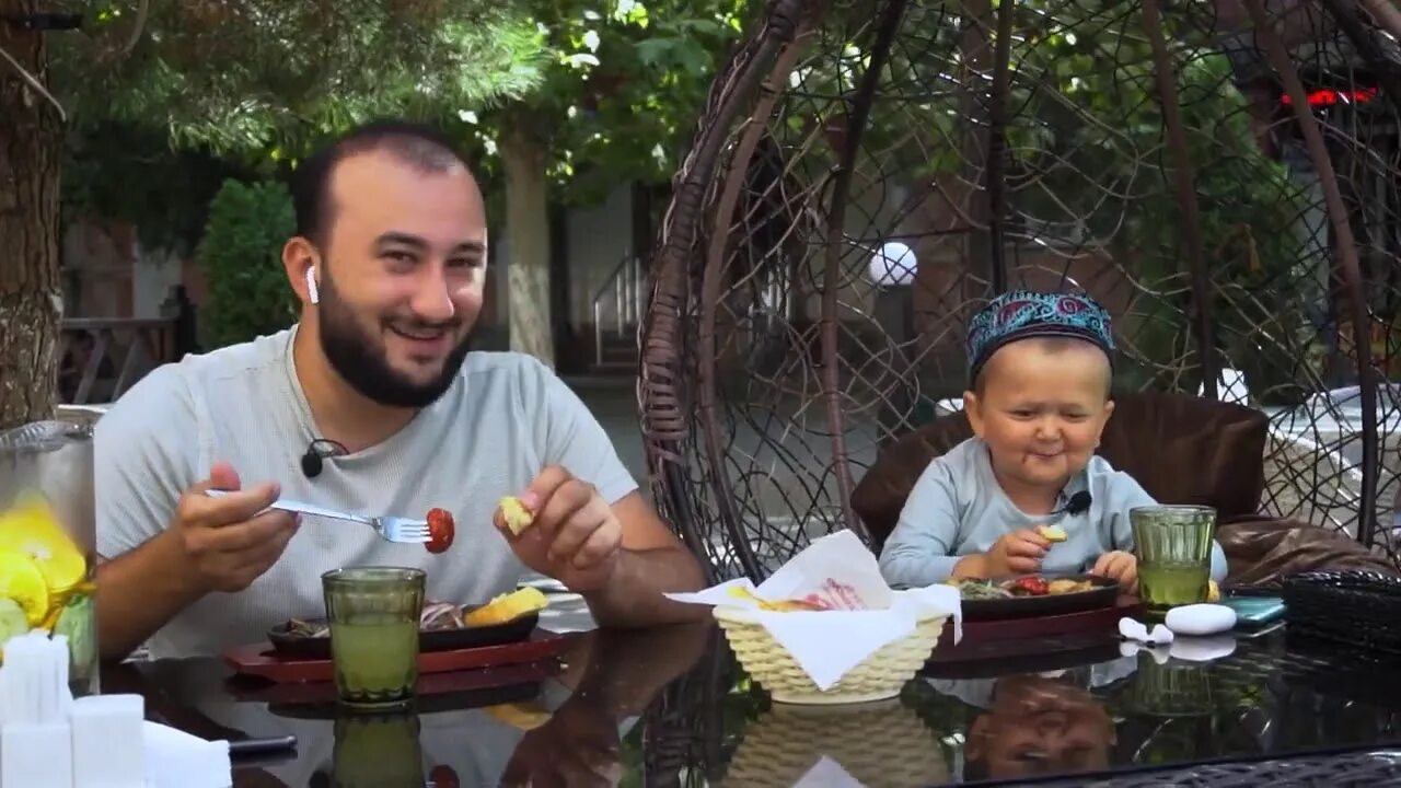 Родители хасбика. Мам это хасбик. Команда ислама махачева. Семья хасбика. Семья хасбика.