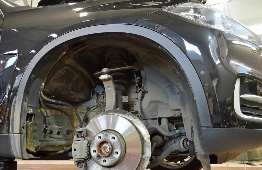 Подкрылок передний левый hyundai getz 02-. Арка переднего колеса. Колесная арка рено каптур. Шумоизоляция колесных арок тигуан 2. Задние подкрылки ниссан х-трейл т31.