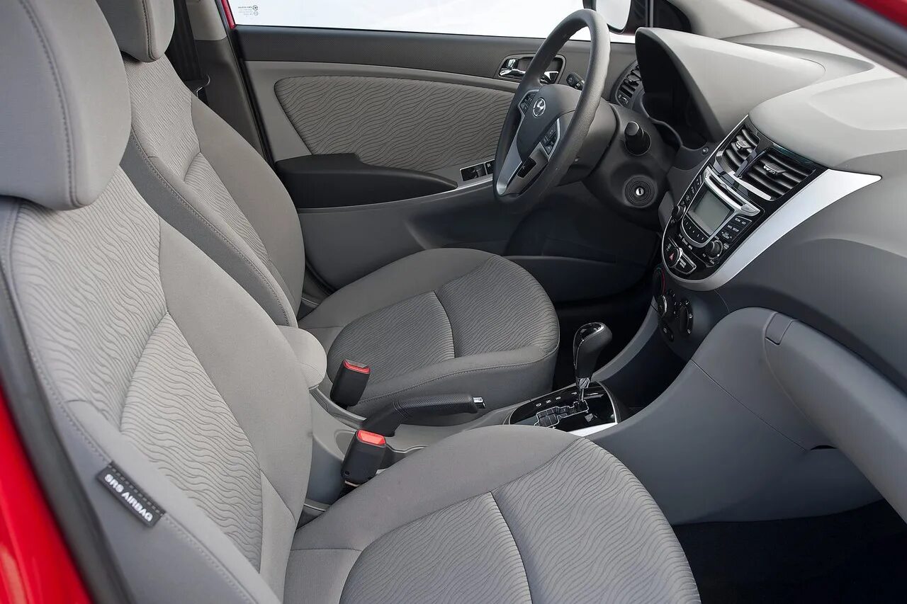 Хендай хэтчбек салон. Hyundai accent 2011 салон. Hyundai solaris 2014 салон. Hyundai solaris 2012 салон. Hyundai solaris 2015 хэтчбек салон.