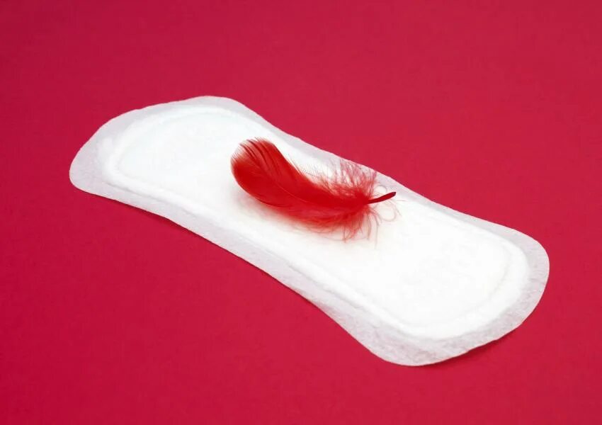 Много менструальной крови. Использованные прокладки женские. Имитация месячных. Использованные прокладки женские. Фото кровавой прокладки.