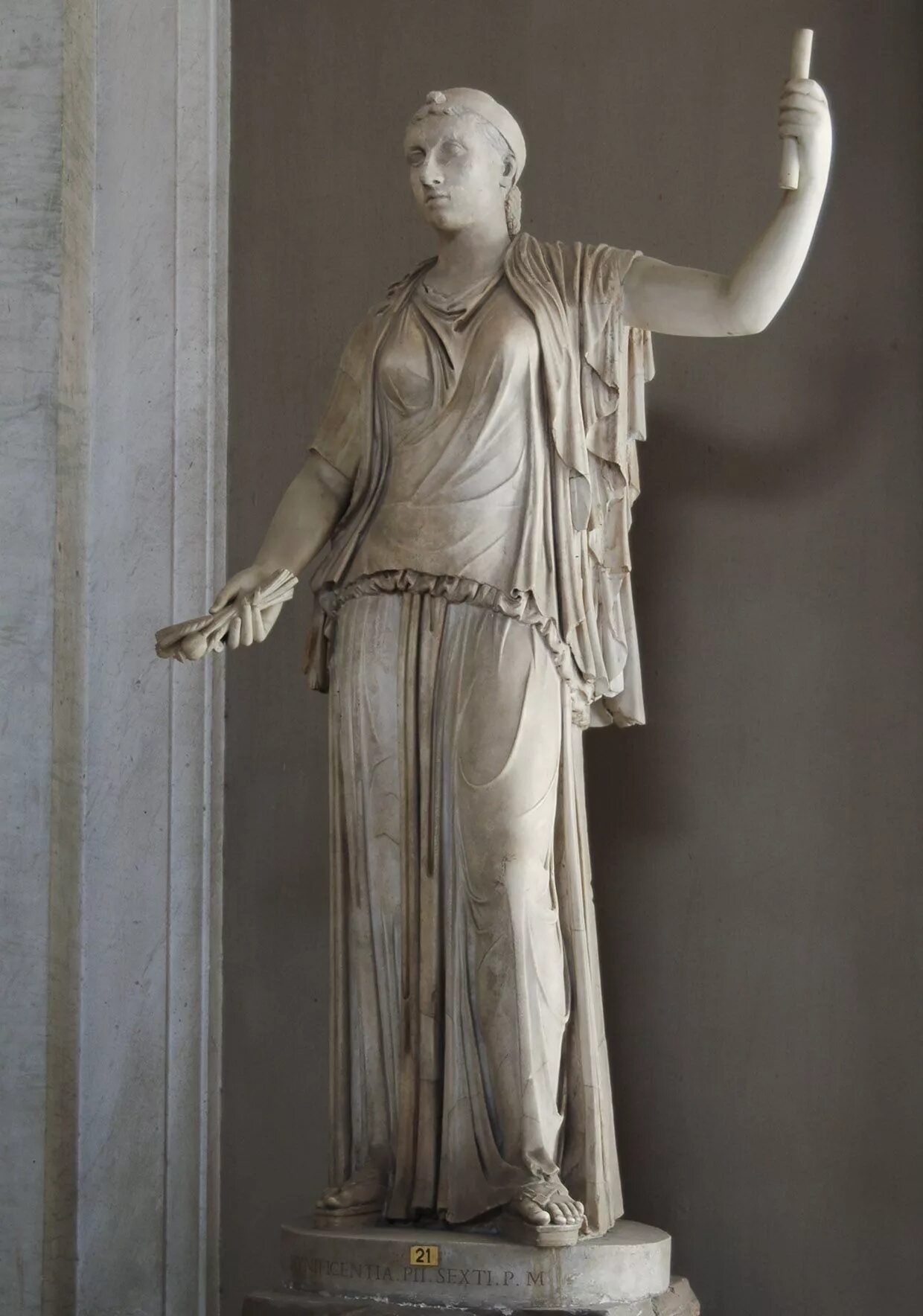 Клеопатра статуя. Скульптура древнего Рима римлянка. Статуя Клеопатры в Риме. Клеопатра в древней Греции\. Античный скульптор 5