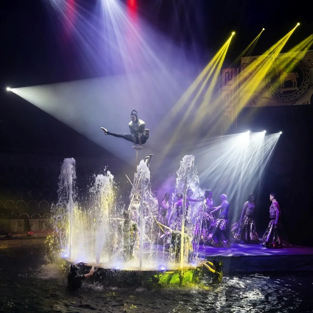 Цирк на воде мюзикл одиссея. Цирковой мюзикл на воде одиссея. Цирк на фонтанке санкт-петербург на воде одиссея. Цирк на воде одиссея. Шоу на воде одиссея.