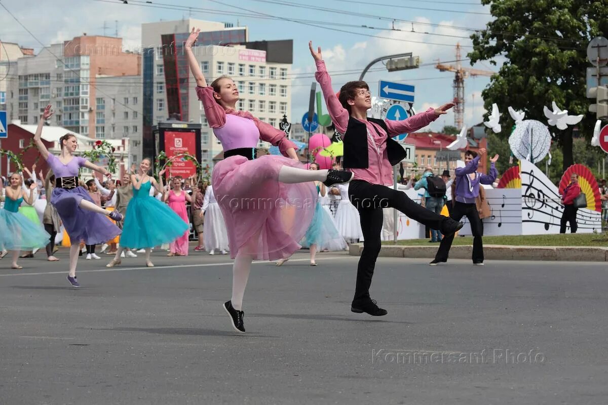 Мероприятия в перми на 9 мая. Пермь день города эспланада. мероприятия на эспланаде пермь. пермь 9 мая концерт на эспланаде. 12 июня пермь день города эспланада.