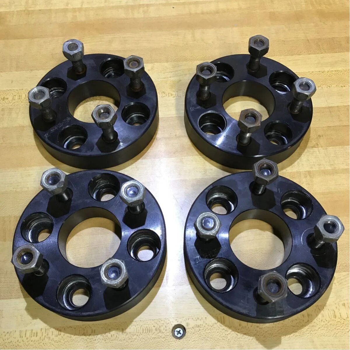 Проставки колесные тойота рав4. Toyota rav4 30 задние проставки. Проставки на тойота королла ае110. Лифт комплект для toyota rav 4. Проставки на рав 4.