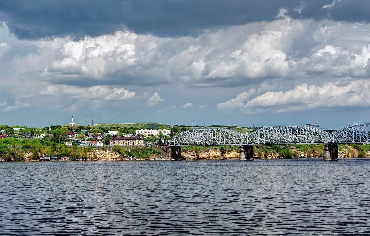 Город Октябрьск Самарская область Волга. Река Волга Сызрань. Октябрьск на Волге. Мост в Октябрьске Самарской области. Volga is longest river