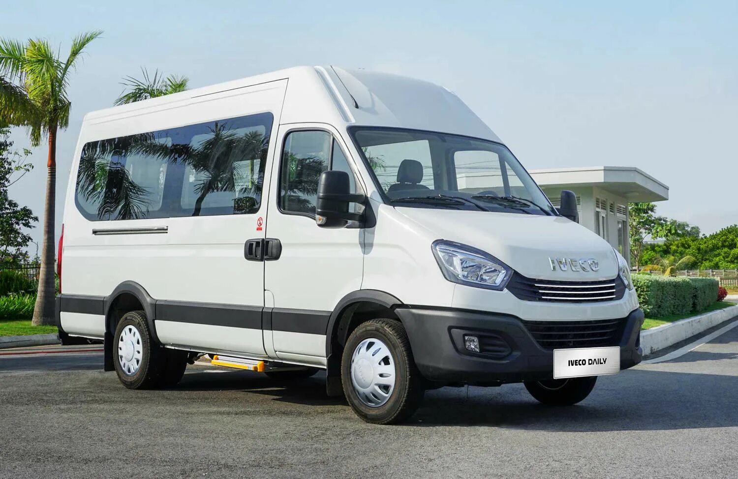 Ивеко дейли пассажирский. Ивеко Дейли минибус. Ивеко Дейли 2023. Iveco Daily 2012 пассажирский. Ивеко Дейли 2022.