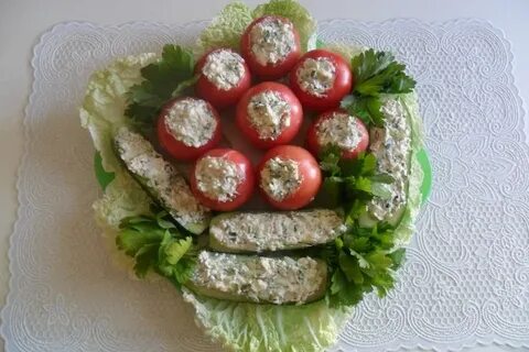 Огурец фаршированный сыром