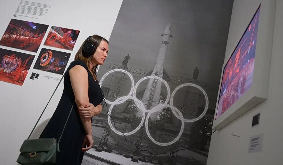 В этом павильоне выставка лабиринт познания. Доржиев зорикто бальжинимаевич. В этом павильоне выставка лабиринт познания. Фотовыставка павильон космос. Выставка лабиринт.