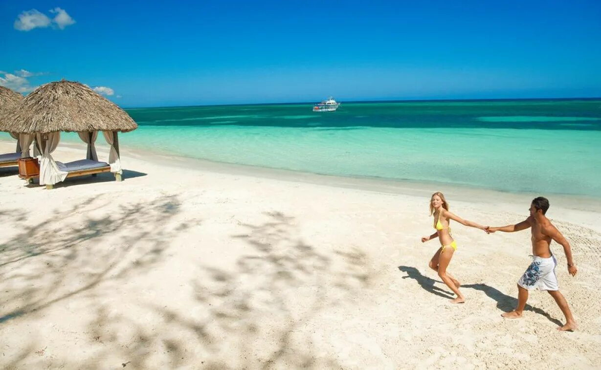 Private beach. Курорт Негрил Ямайка Собчак. Ямайка пляжи. Ямайка туризм. Дикие пляжи Ямайки.